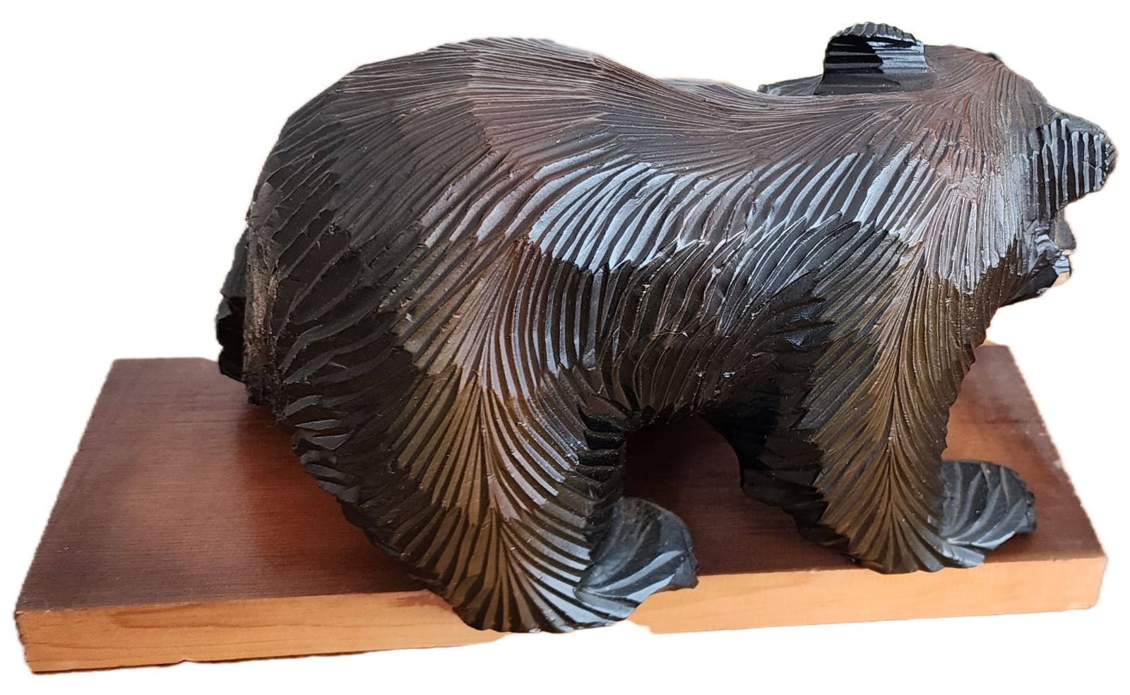 木彫り熊】鮭をくわえた熊／台座付き（詳細不明） - メルカリ