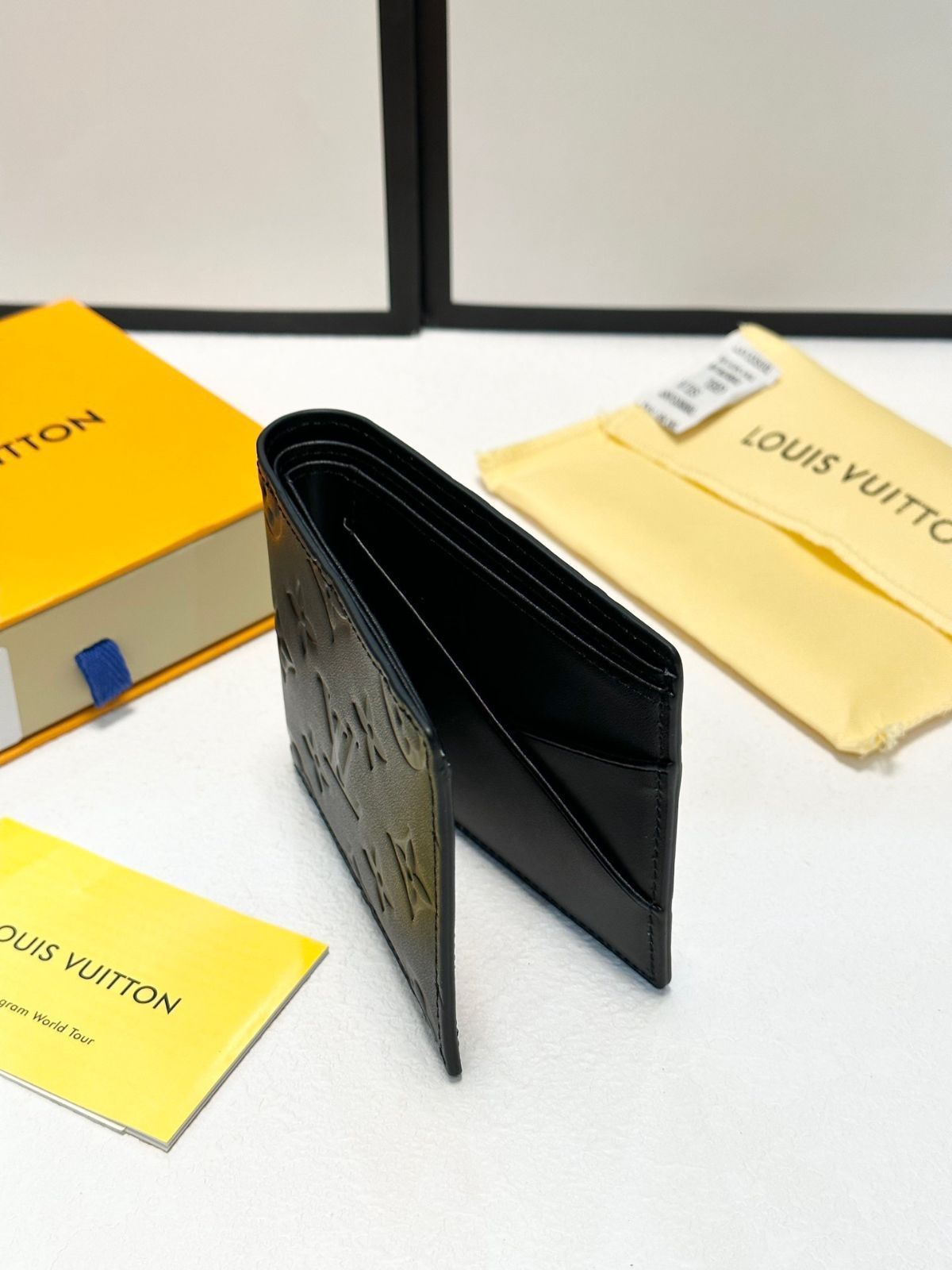 Louis Vuitton】今日特価！黒色 19x10 サイズ クラシック