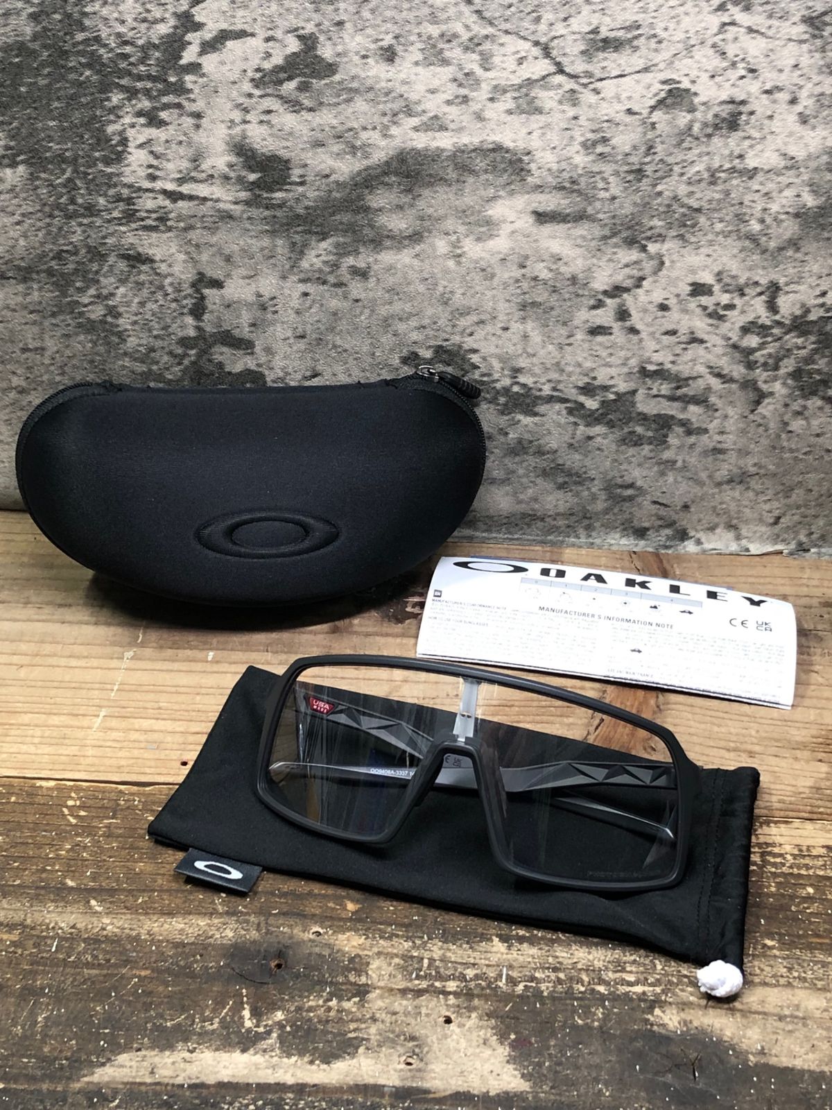 IU737 オークリー OAKLEY スートロ SUTRO サングラス アイウェア グレー PHOTOCHROMICレンズ