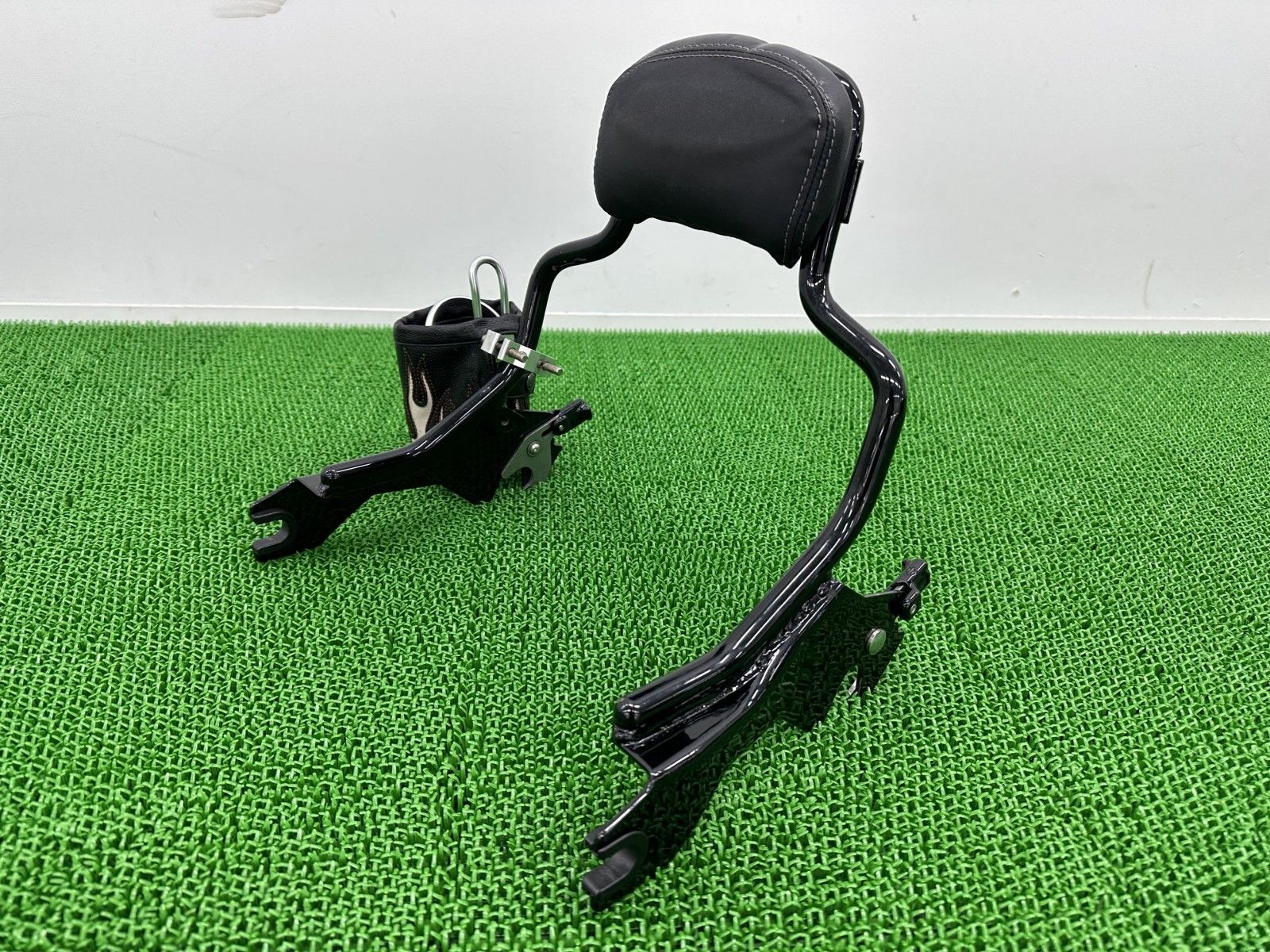 ソフテイル バックレスト ハーレー 純正 バイク 部品 オプション M8 