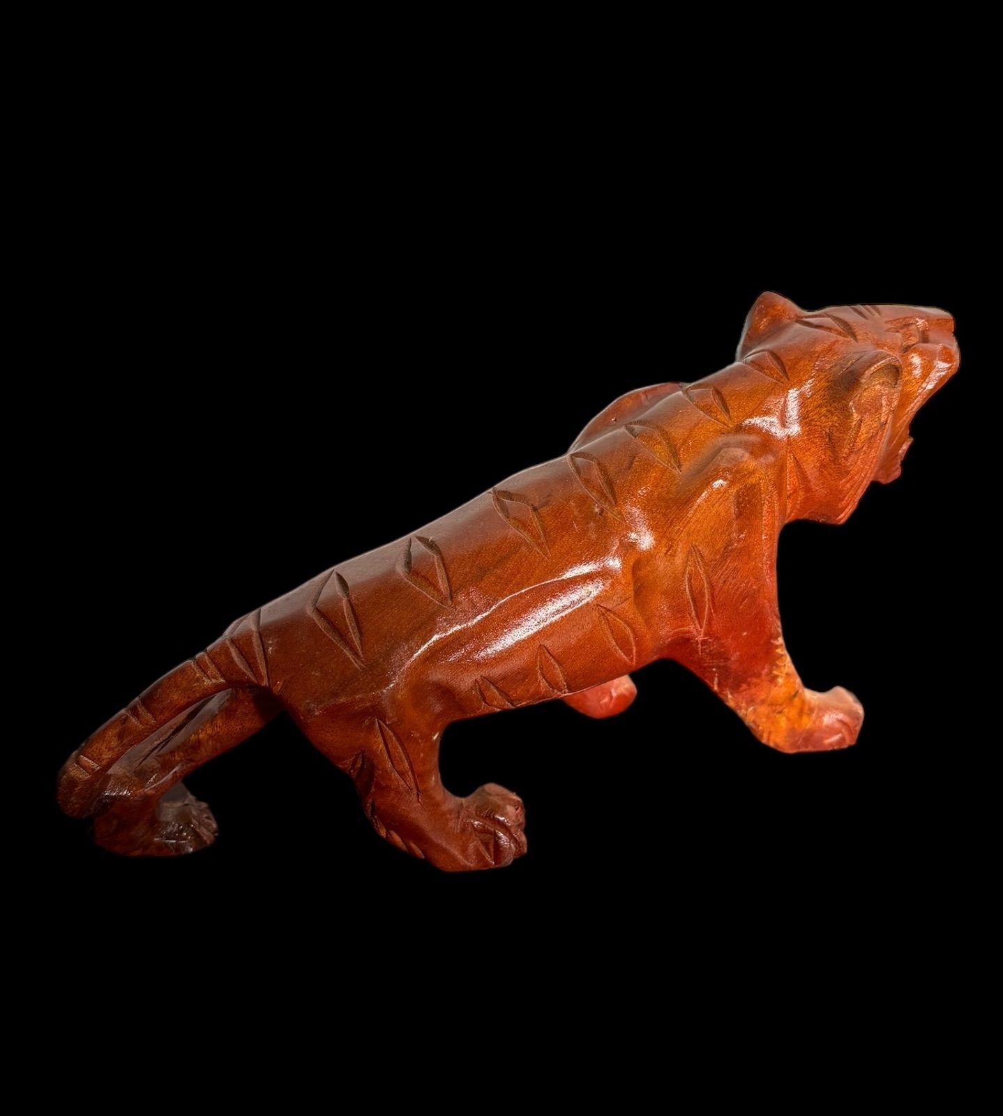 木彫り 虎 置物 トラ 木製 干支 工芸品 インテリア - メルカリ