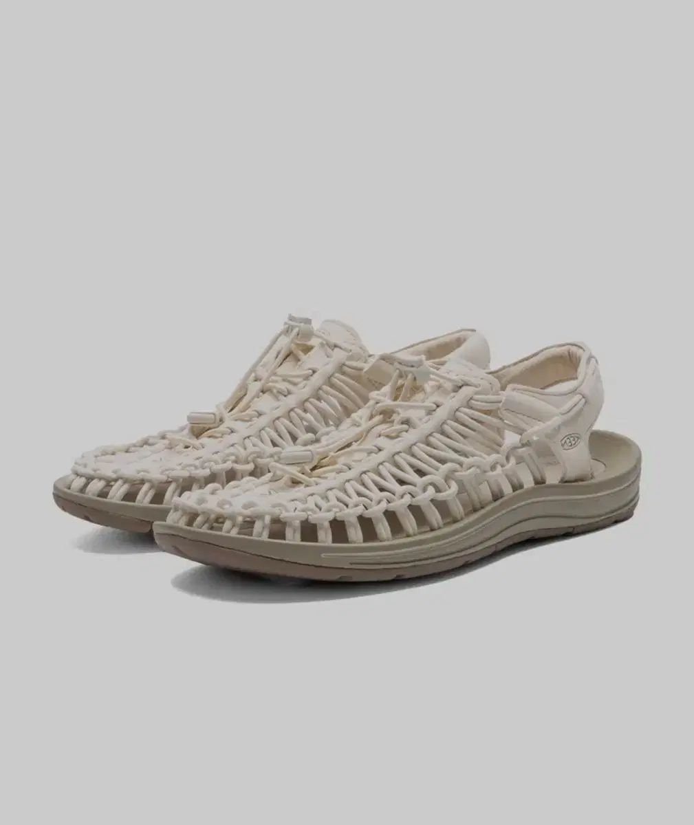 16 1万ウォン KEEN キーン ユニーク サンダル white