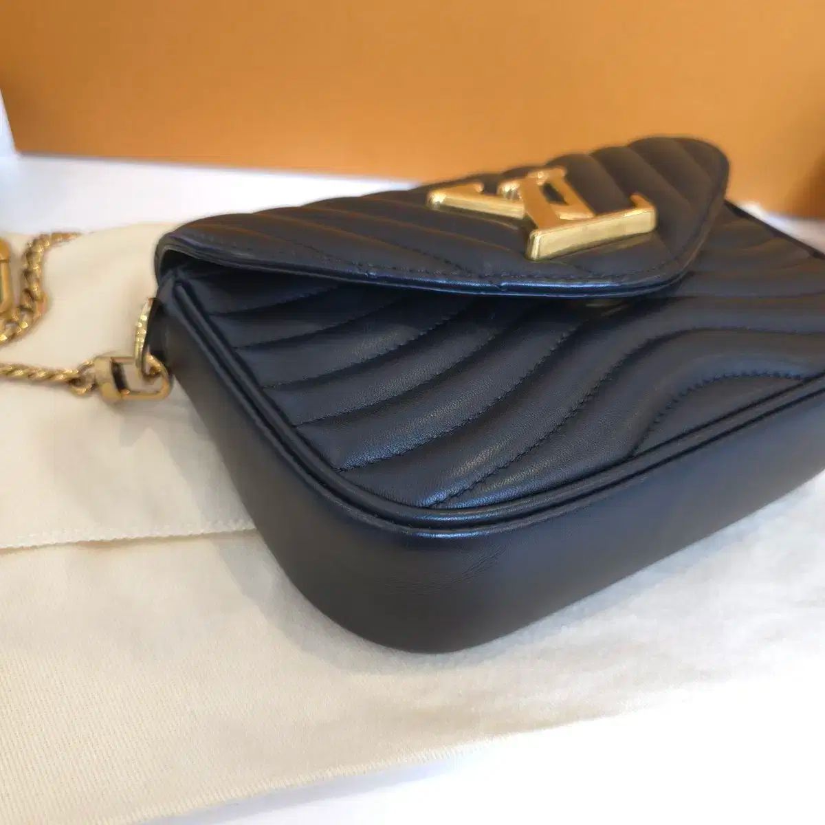 Louis Vuitton(ルイヴィトン) ニューウェーブ マルチ ポシェット