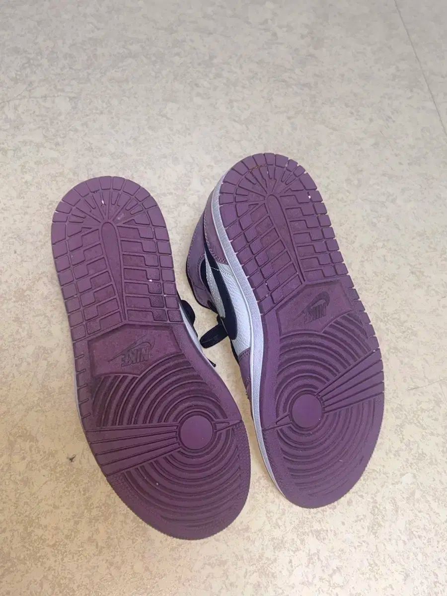 新商品続々入荷中！ ジョーダン 1 ミッド SE ライトマルベリー W 235