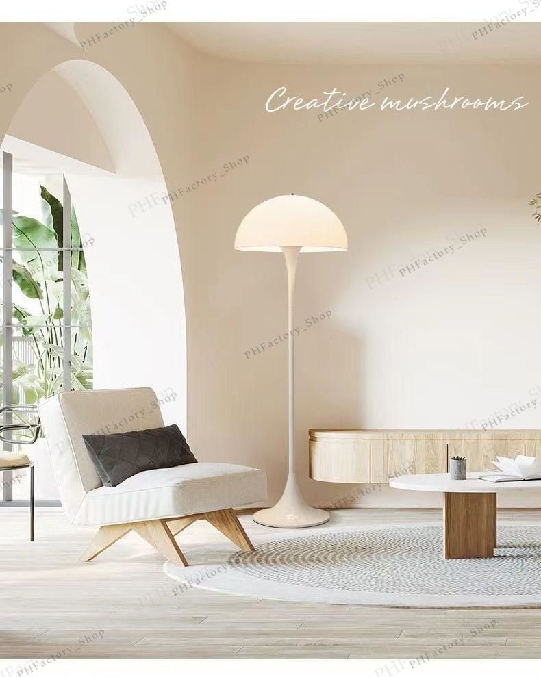 プラクティカルな設計のラック付きLEDフロアライト フロアライト