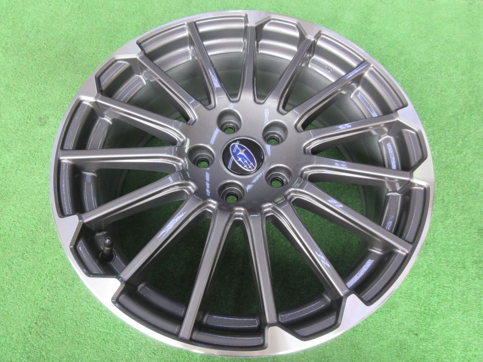 グレーポリッシュ です