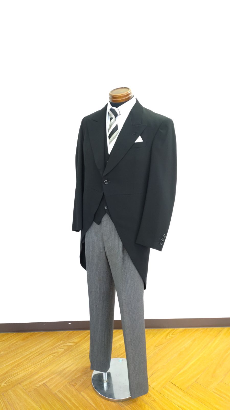 used 夏 モーニング 上下セット ＥＬ体 礼服 ＥＬ６～ＥＬ８