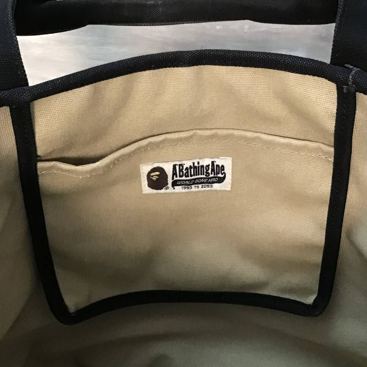 A Bating Apeカモフラージュ SHARKトートバッグ A BATHING APE BAPE Limited Shark Cushion Tote Pouch