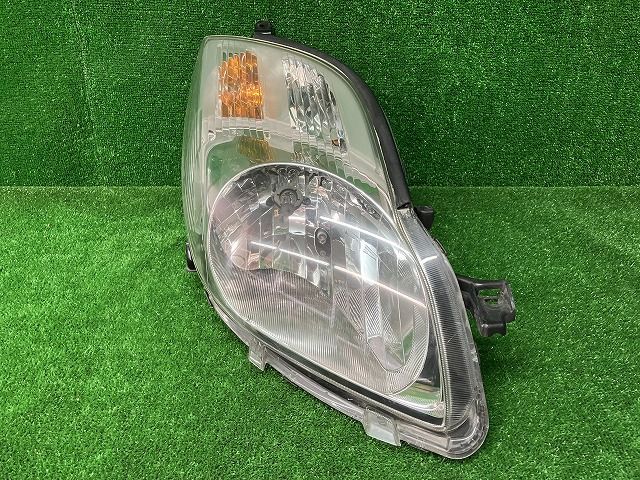 トヨタ　NCP90/95　ヴィッツ　後期　右ヘッドライト　ハロゲン　52-184　A1　レベ付き　241030204