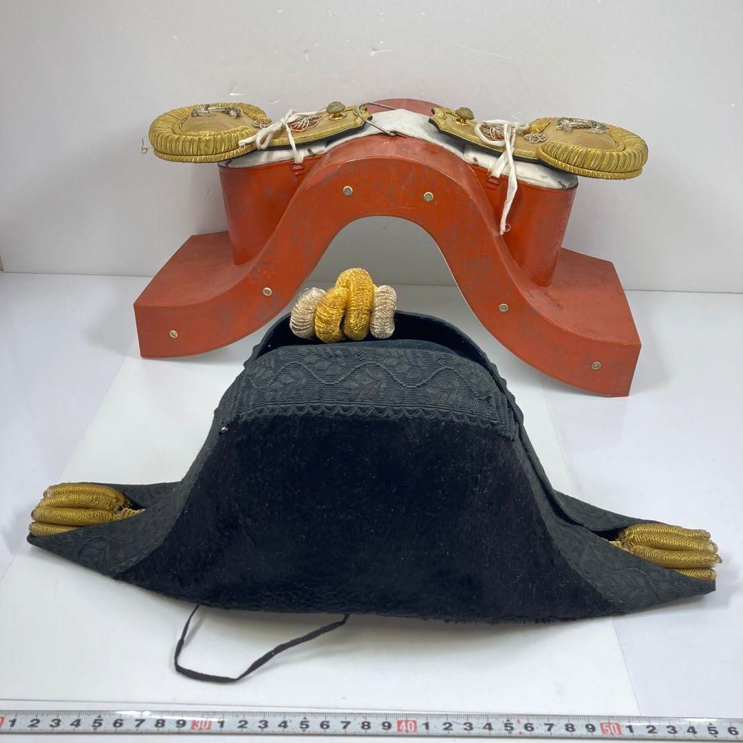 帽子と肩章 共箱