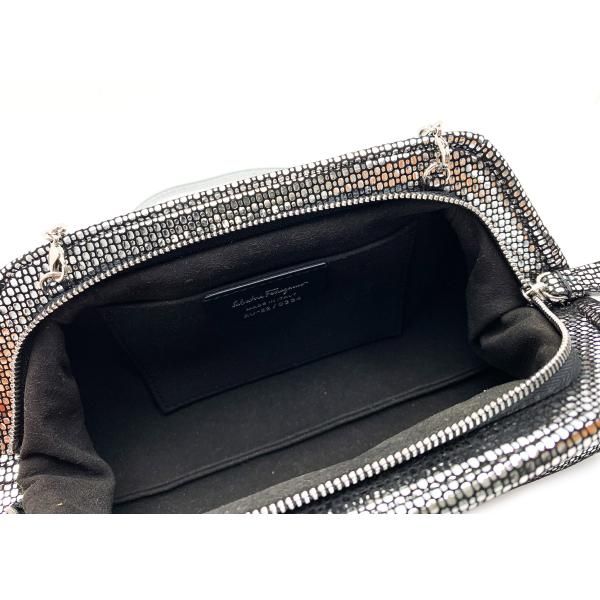 フェラガモ　￼シルバー　￼ミニバッグ FERRAGAMO フェラガモ ヴァラ チェーンショルダーバック ミニ