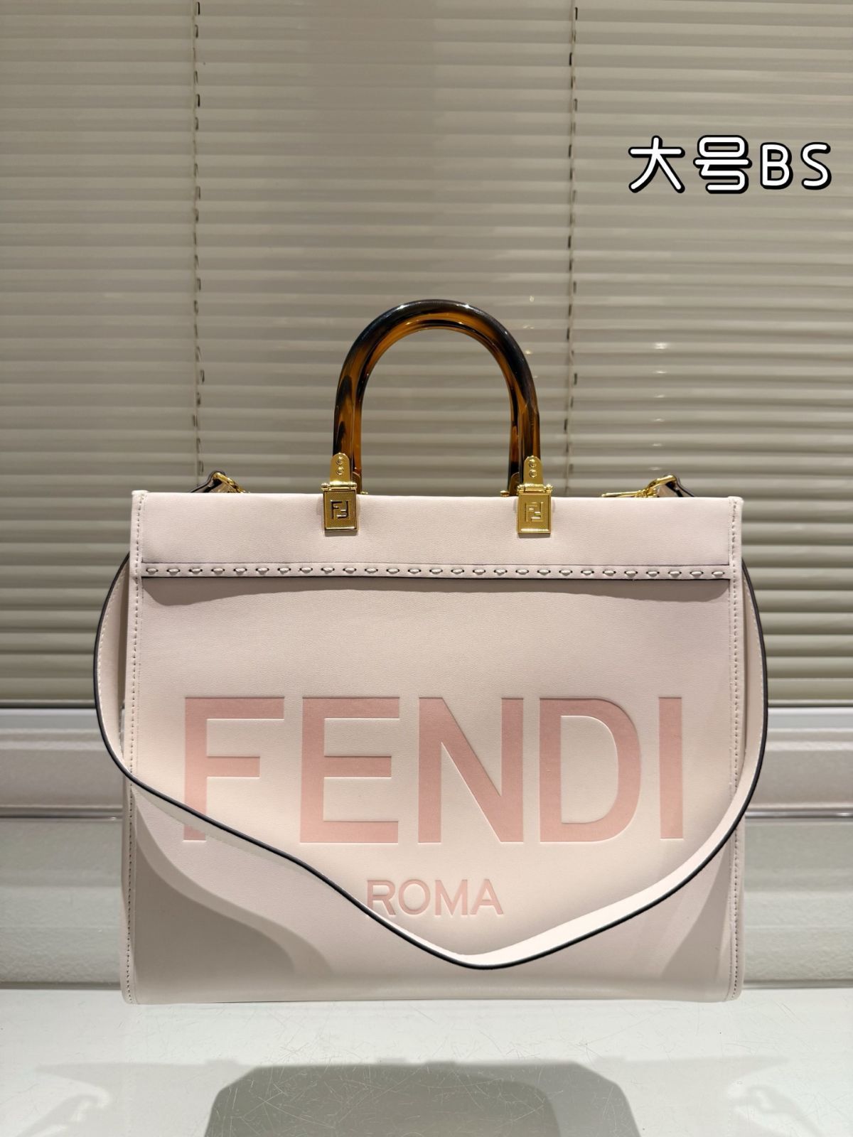 Fendi ロゴトートバッグ Fendi ロゴトートバッグ