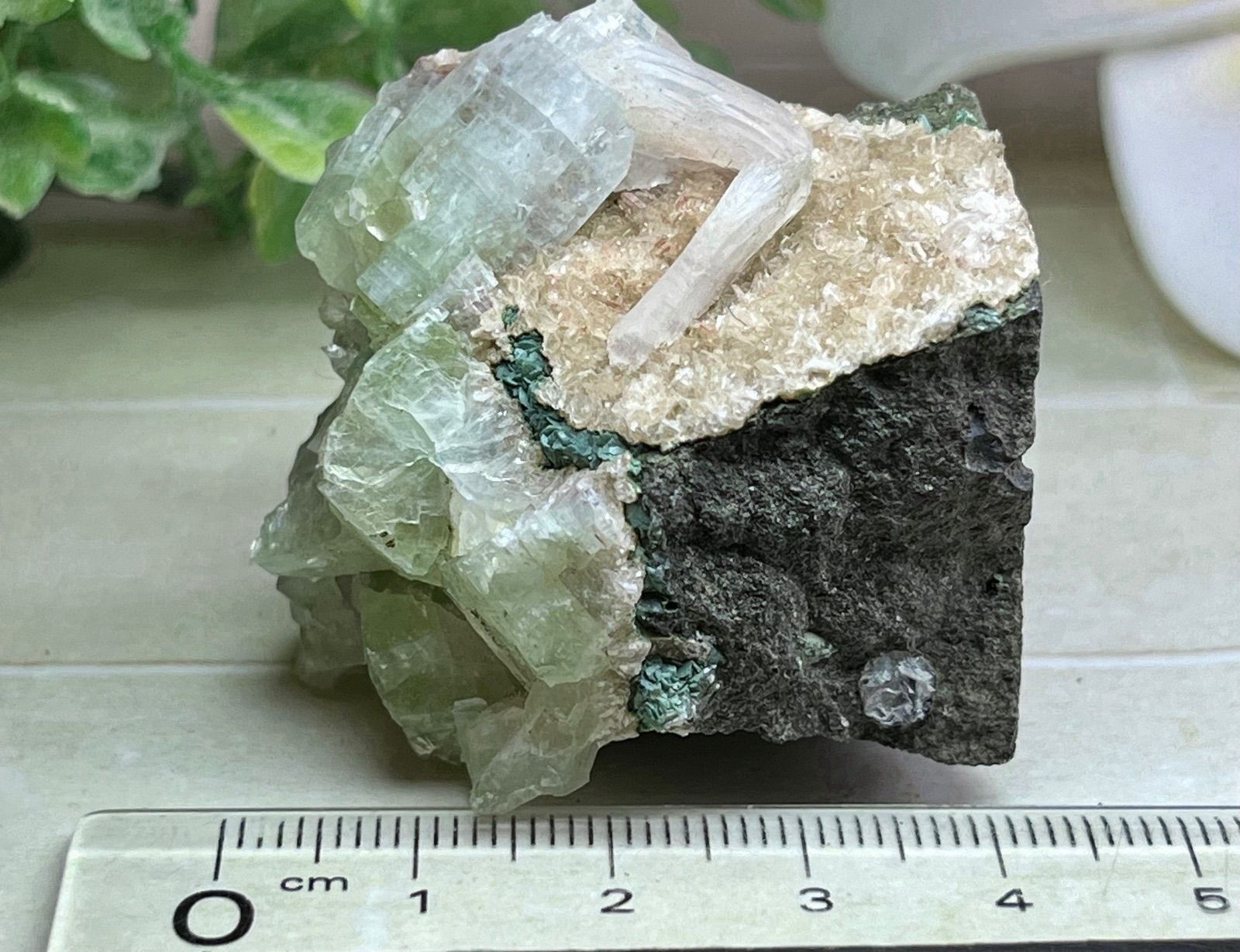 天使の水晶✨ レインボー グリーンアポフィライト 原石 魚眼石