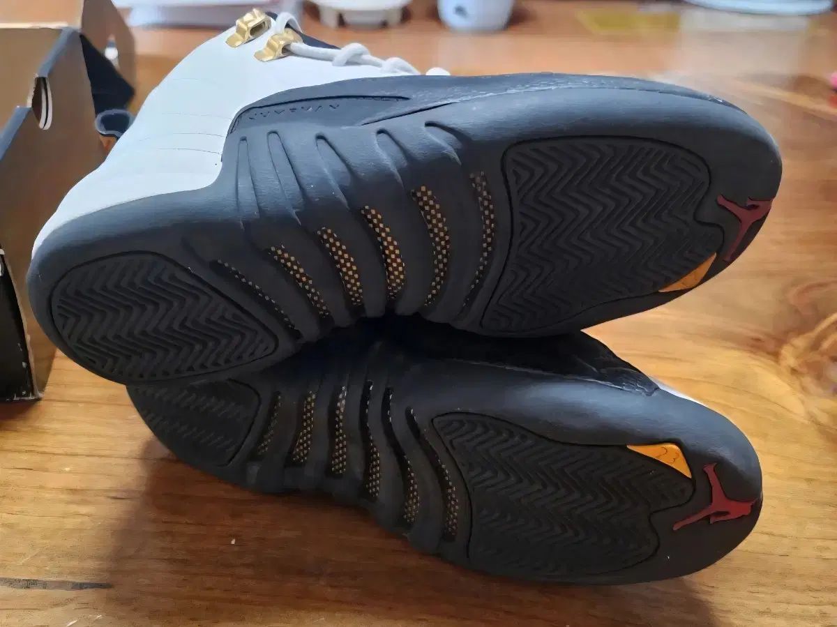 NIKE ナイキ エアジョーダン 12 レトロ GS 225 白黒 タクシー