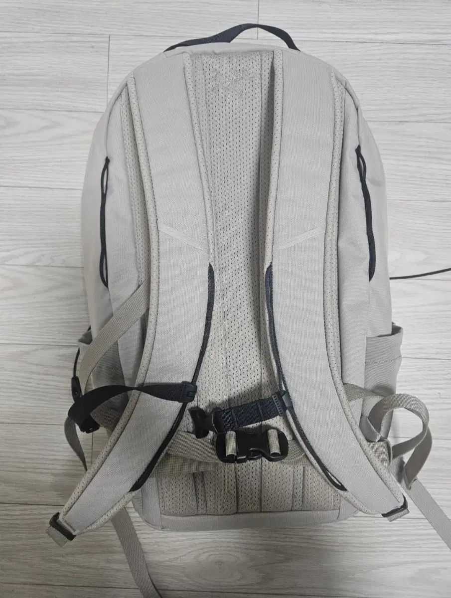 アークテリクス マンティス 新型リュックバッグパック ホワイト ARC