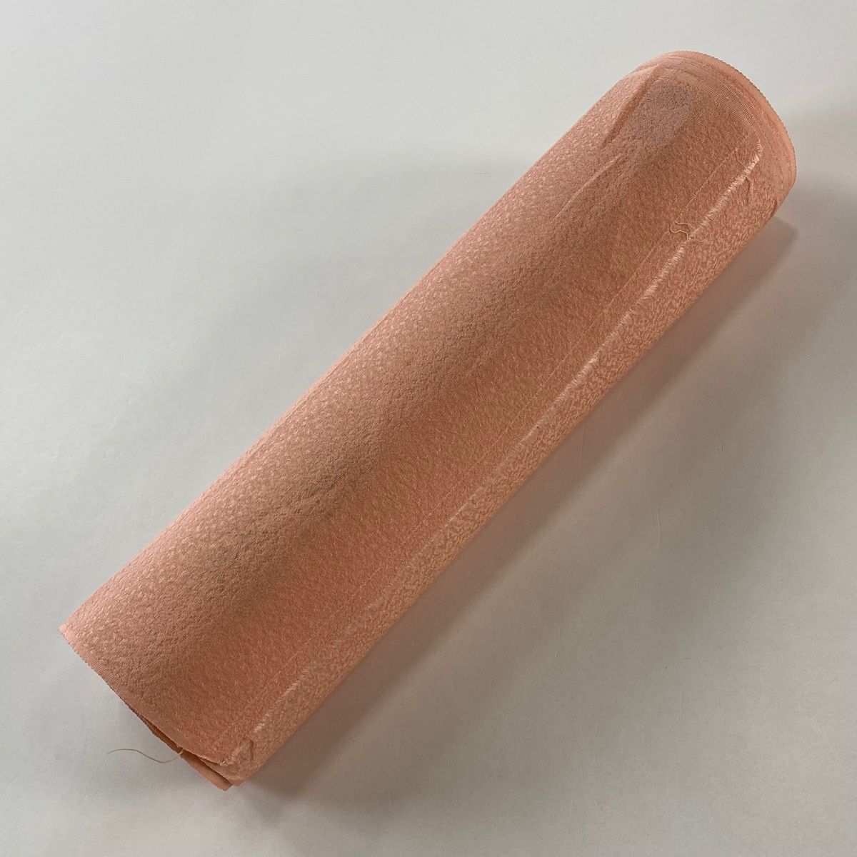 サーモンピンク