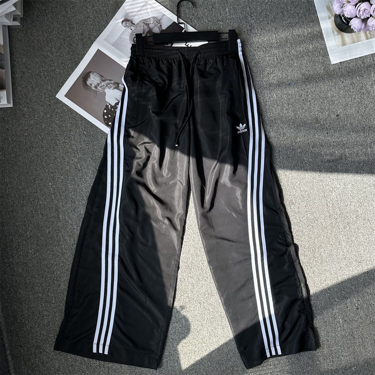 新品未使用 ADIDAS ORIGINALS ADILENIUM メガフレア トラックパンツ  