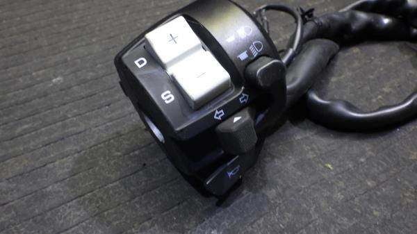 ホンダ フォルツァ 後期 MF08 ハンドル周り ハンドルスイッチ 左右 グリップヒーター付 【D】 385 ウェビックガレージセール | ホンダ フォルツァZ MF08 ハンドル