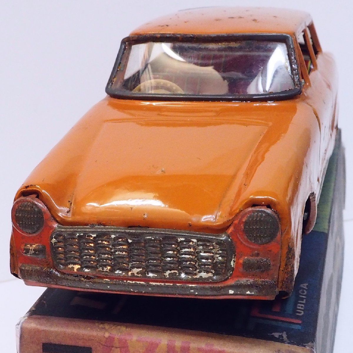 Amazon.co.jp: 萬代屋 トヨタ パブリカ 黄緑 ブリキ tin toy car