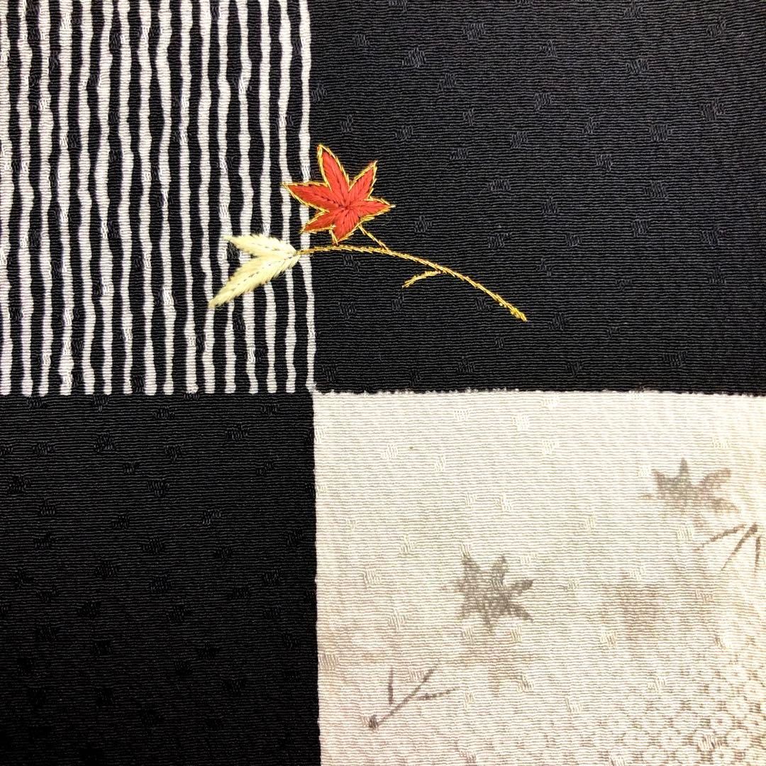 付下げ 四角に刺繍の花模様 黒色 縮緬 ガード加工 しつけ糸 K-4399