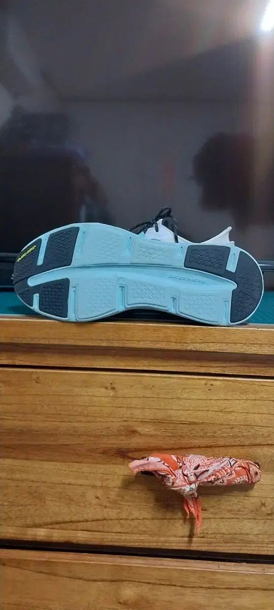 スリーピンズ ランニングシューズ