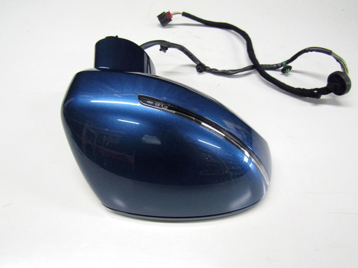 8JBWA 右ハンドル車