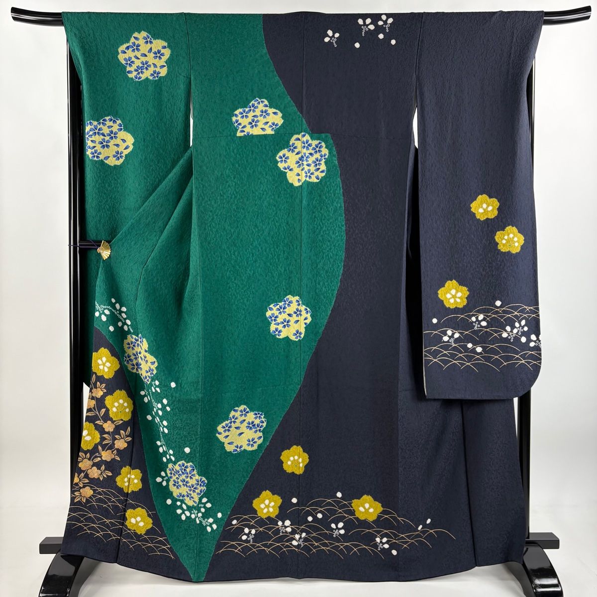 振袖 美品 秀品 蝶 草花 金彩 緑 袷 168cm 67cm M 化繊 【中古】 ☆