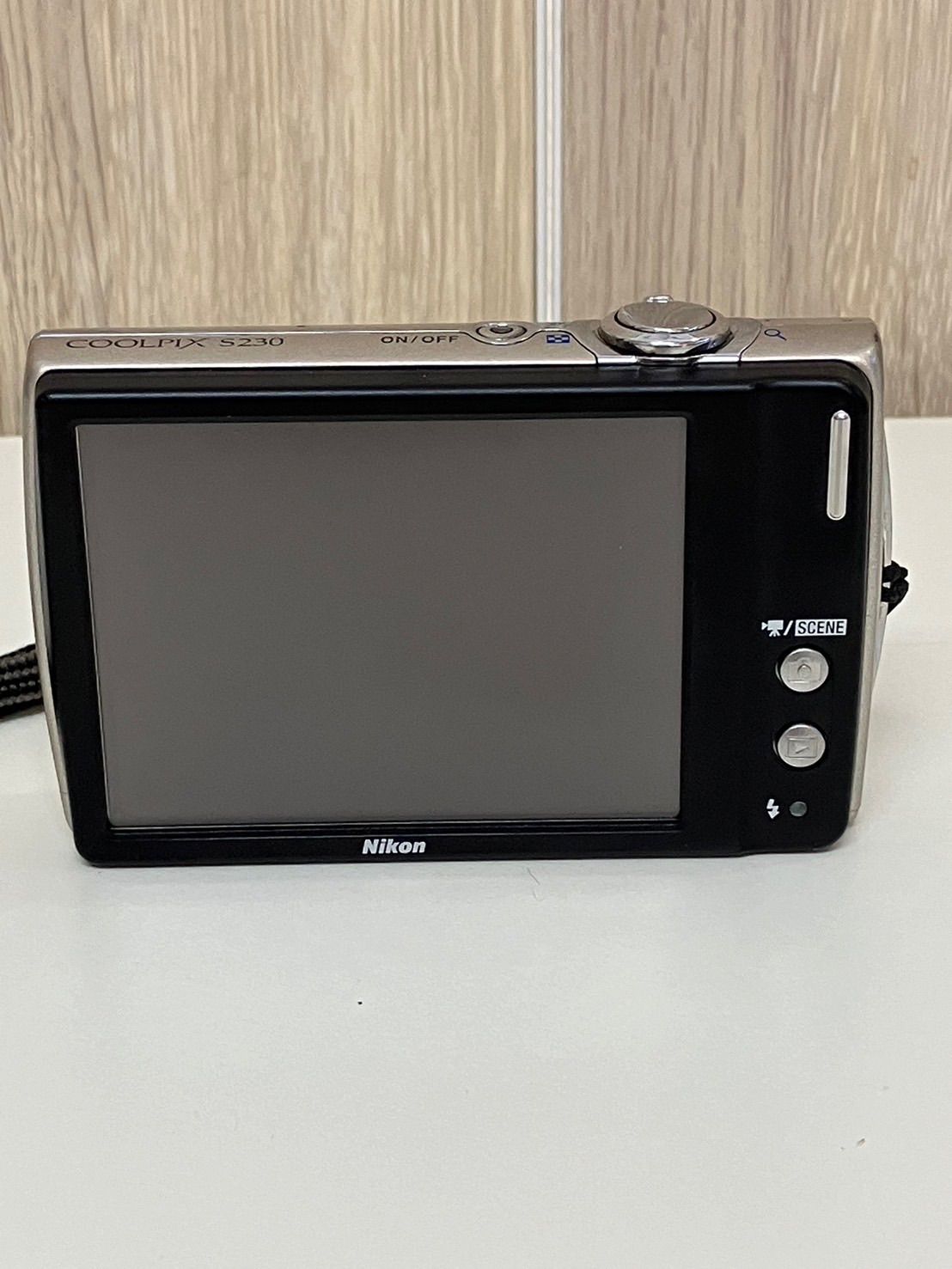 品】 高品質 Nikonニコン COOLPIX S230 デジタルカメラ シルバー