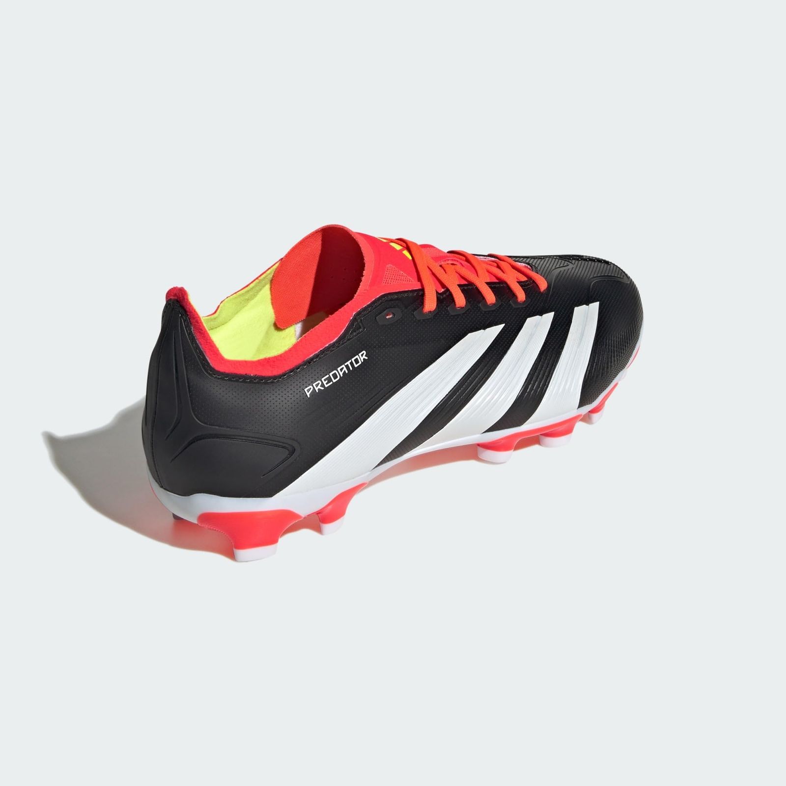 adidas Predator サッカースパイクFG ブラック/レッド adidas Predator