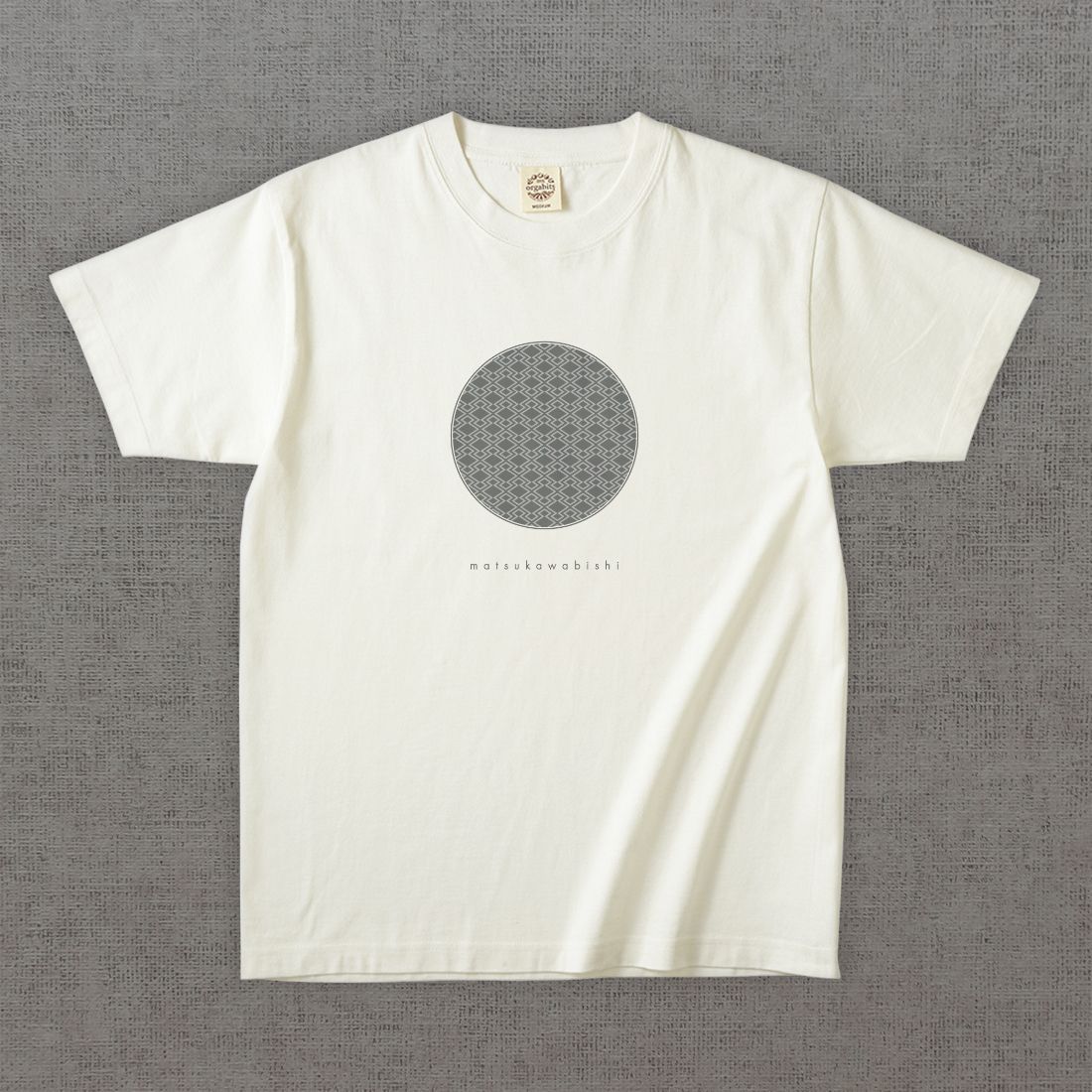 和柄Tシャツ　松皮菱 -墨・円-