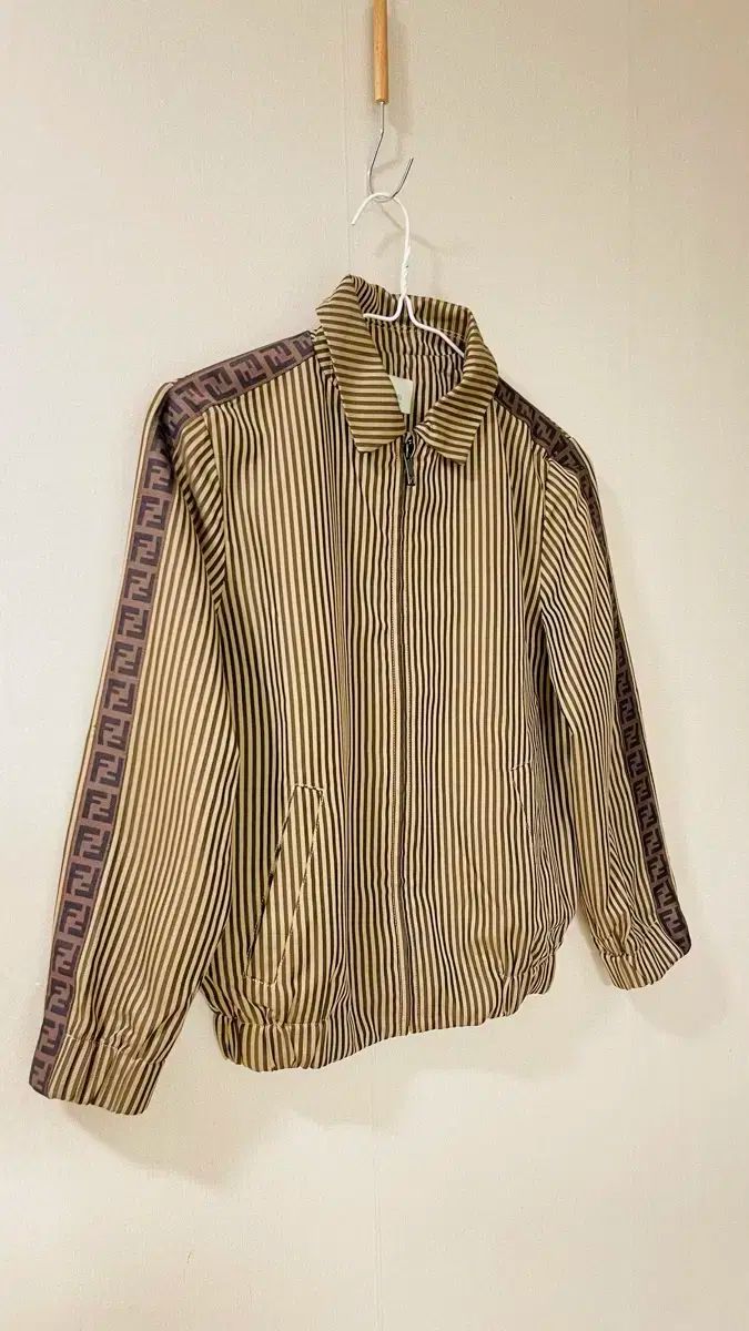 FENDI フェンディ キッズ ストライプ ブルゾン ジャケット 10 Y サイズ間違いで一回も