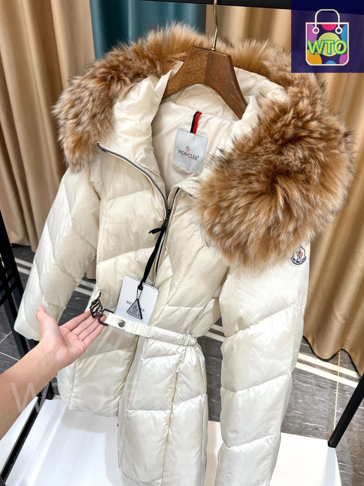 モンクレール　今季2024秋冬　ジャケット　ダウン　コート　xs ホワイト モンクレール MONCLER モンクレール ダウンコート メンズ
