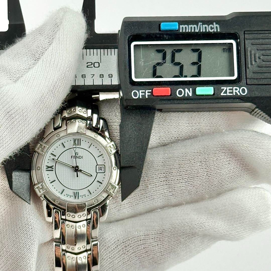 フェンディ ズッカ ラウンド ホワイト 新品電池 レディース 腕時計 084