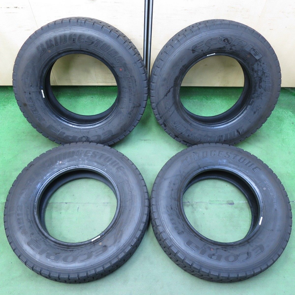 バリ溝 25年 9.5分 トラック タイヤ 205 85R16 117 115N ブリヂストン エコピア M812 ミックス オールシーズン 16インチ 5101002イスタ