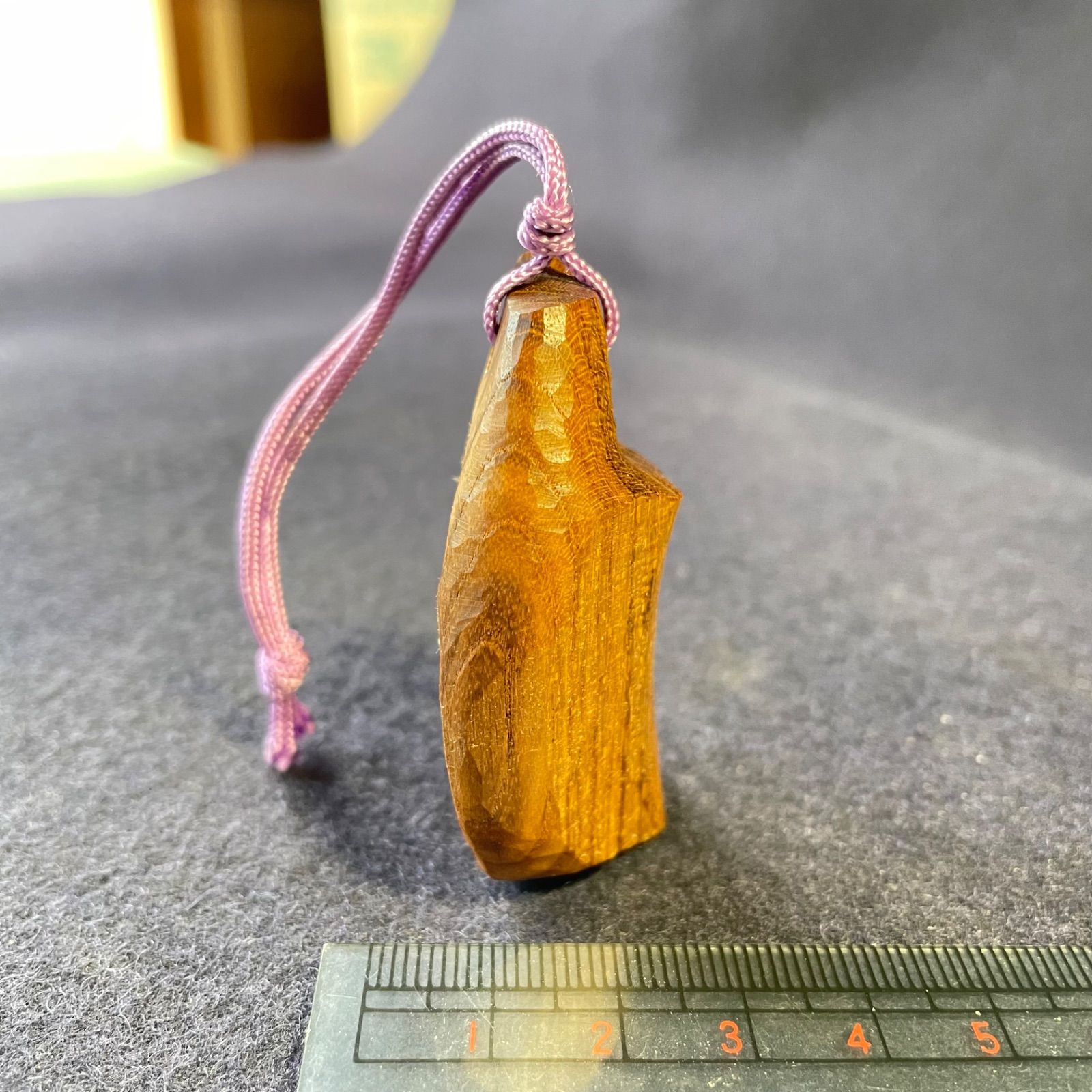 木彫アクセサリー 槐(えんじゅ)原始根付(SH5440)ペンダント可