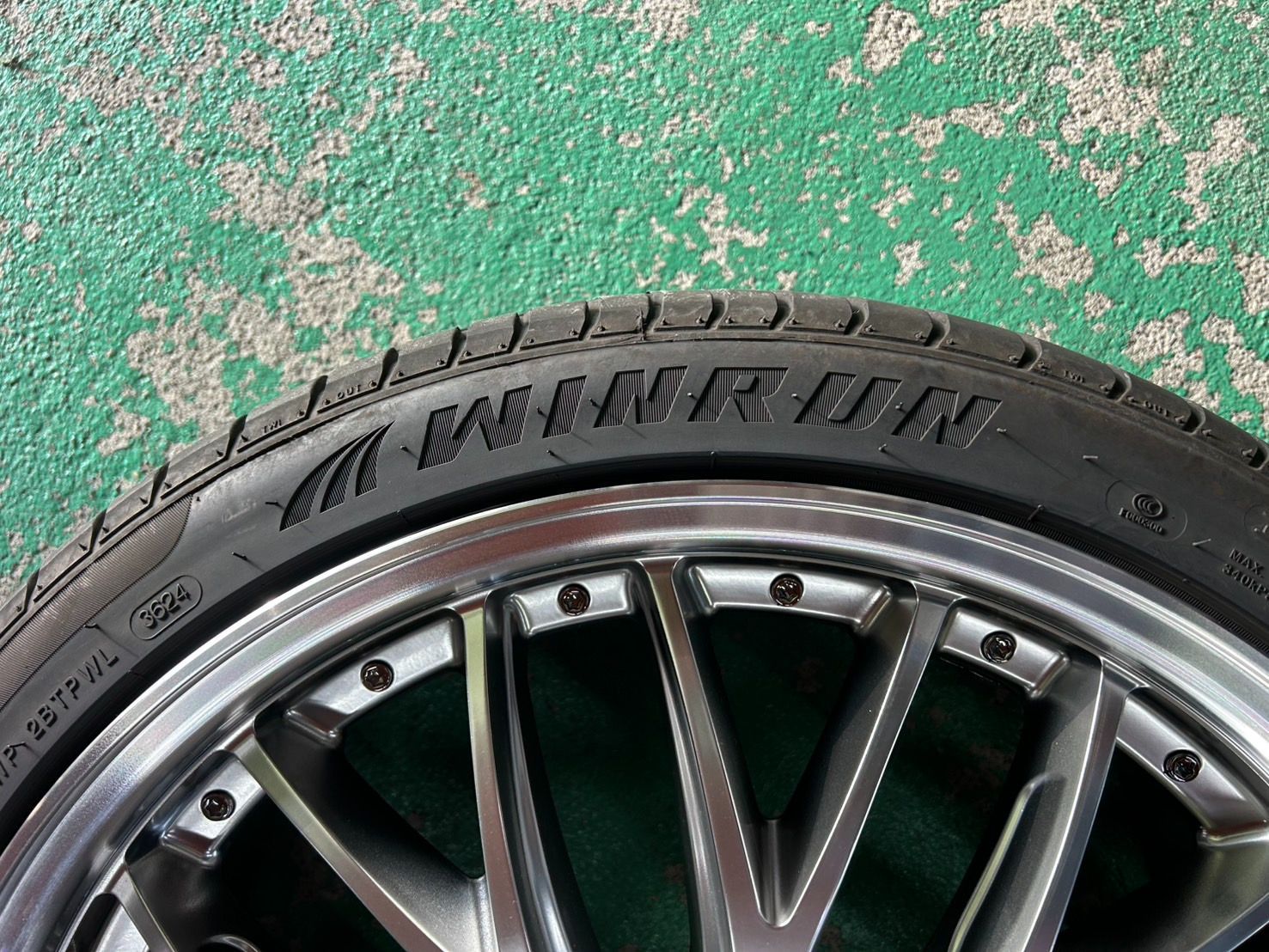 送料無料、超特価商品。 BADX ロクサーニ マルチフォルケッタ 20インチ 8.5J 45 5H114.3 245 35ZR20 タイヤ付き 4本セット 5☆大好評！