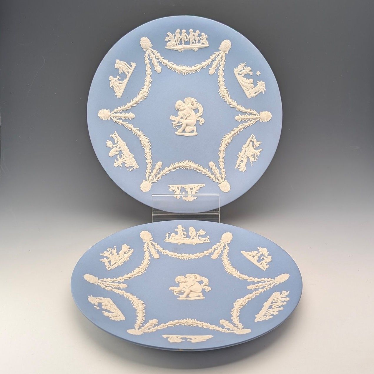 英国ヴィンテージ ウェッジウッド 天使 ジャスパーウェア製 プレートペア 直径22cm ペールブルー