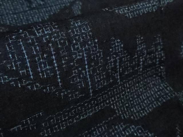 平和屋本店□極上 本場結城紬 重要無形文化財 80亀甲 風景花文 濃紺地