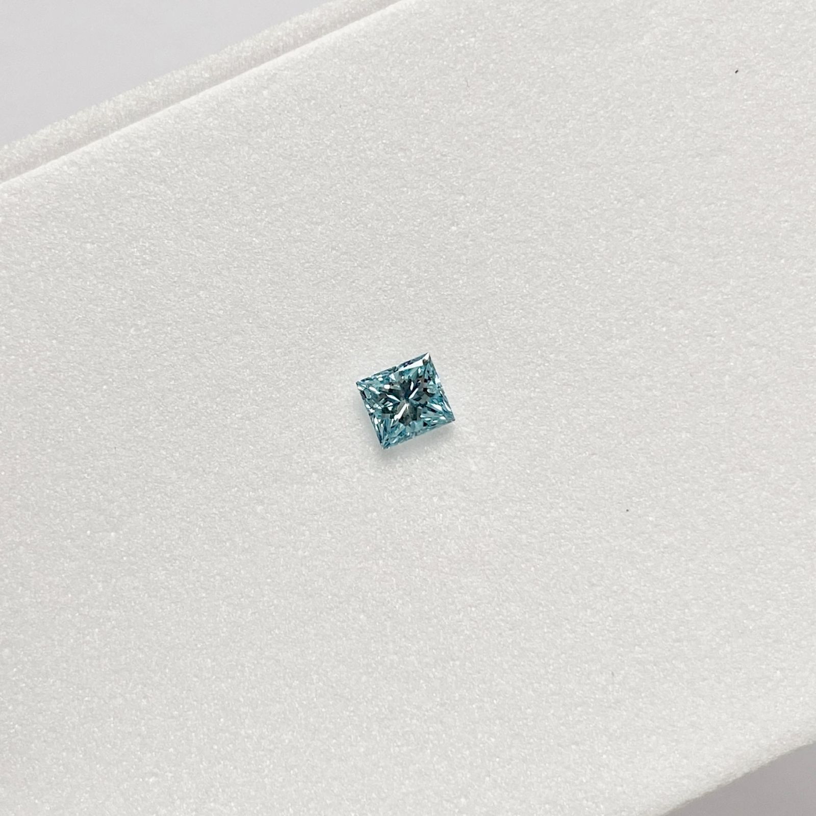 天然宝石ルース】ブルーダイヤモンド 0.373ct プリンセスカット 天然宝石ルース】ブルーダイヤモンド 0.373ct プリンセスカット