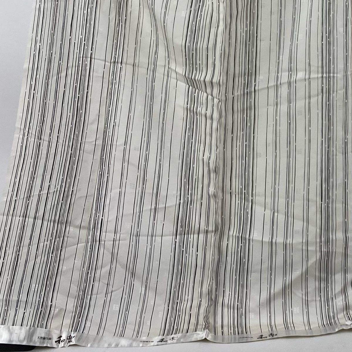 文5 美品 小紋 身丈176cm 裄丈70cm 未仕立て 仮絵羽 縦縞 灰白 正絹 美品