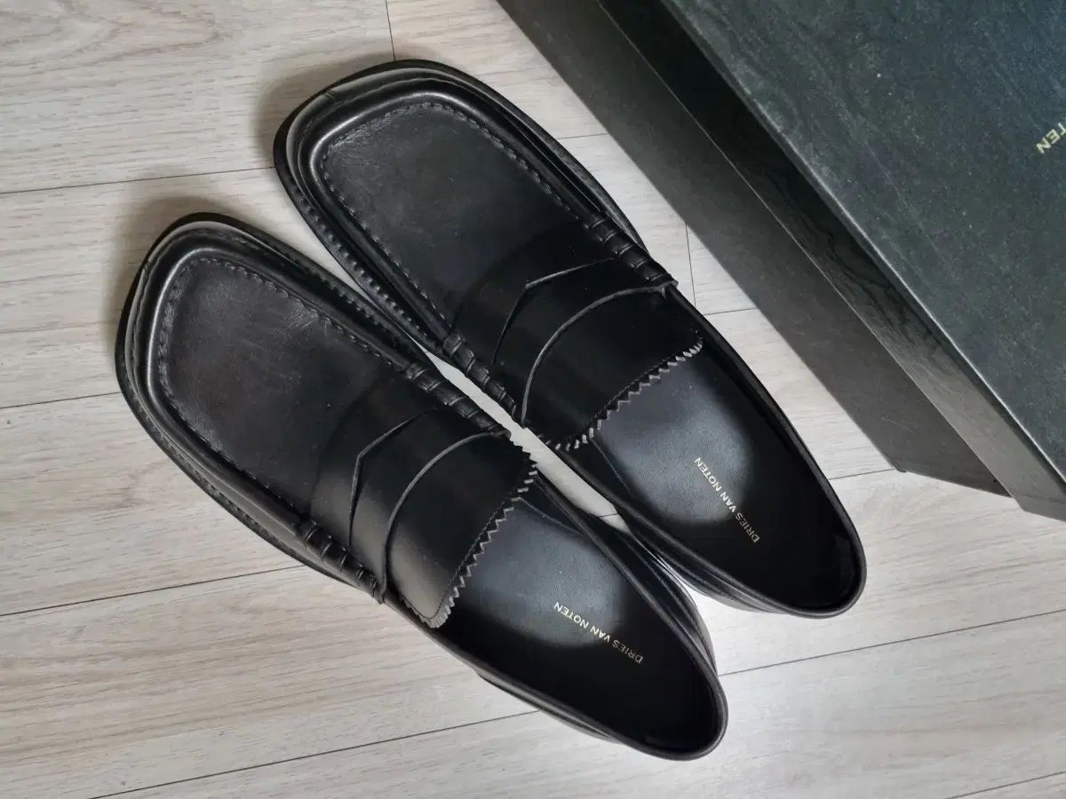 Dries Van Noten(ドリスヴァンノッテン) スクエアトゥ ローファー 44