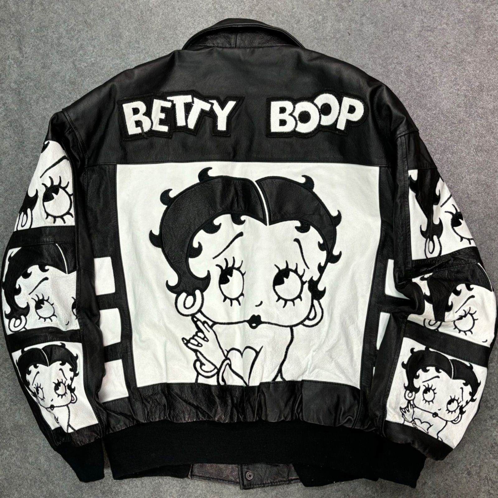 VINTAGE MONTANA TOONS BETTY BOOP by EXCELLED ベティーブープ ベティちゃん 本革 レザージャケット ブルゾン  ワッペン 刺繍 デカロゴ モノトーン 黒×白 ブラック - メルカリ