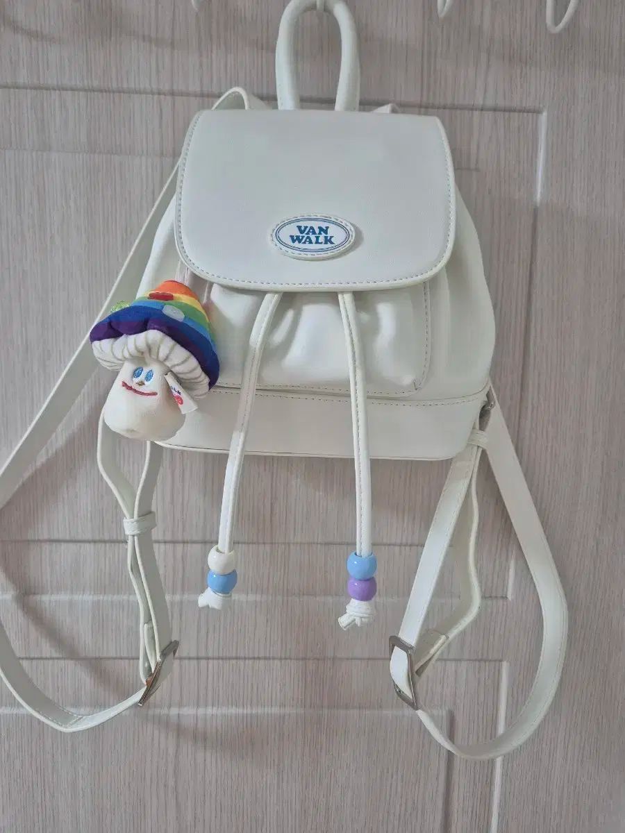 半ウォーク キュート ミニ バックパック 白 きのこ キーホルダー