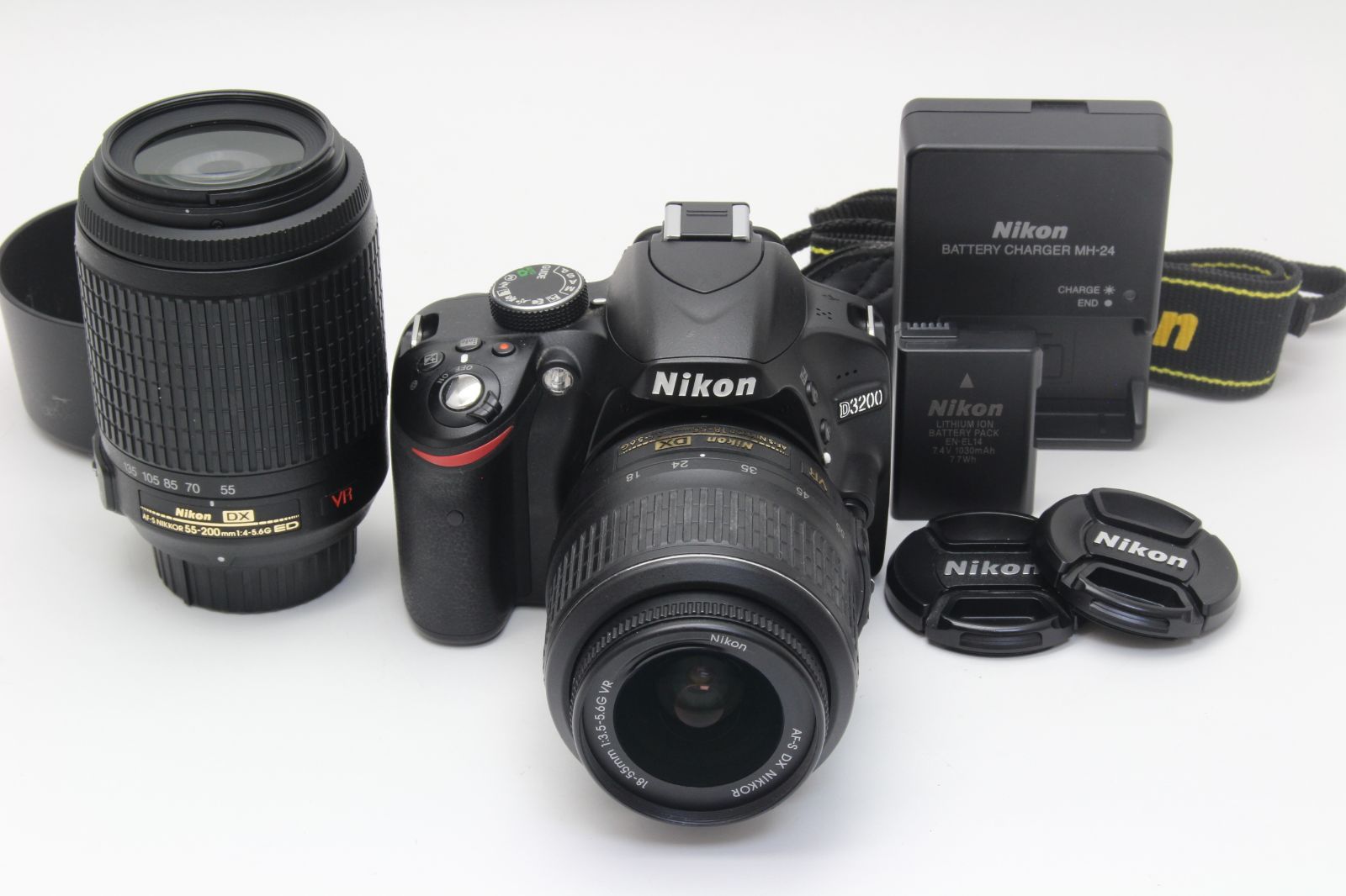 AB Nikon ニコン D3200 ダブルズームレンズキット 18-55 55-200mm ショット数4070回 初期不良返品無料