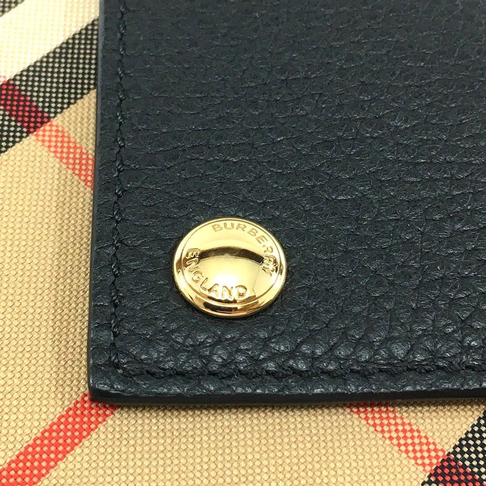 送料込み！ 極美品 BURBERRY 二つ折り財布 チェック ブラック 300  