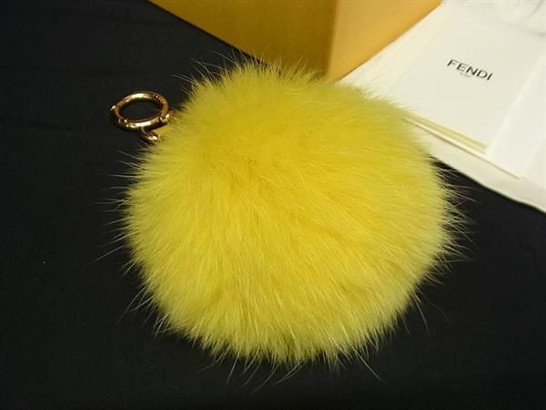 FENDYイエロー ファーポンポン キーホルダー □新品同様□ FENDI フェンディ ポンポンチャーム ファー