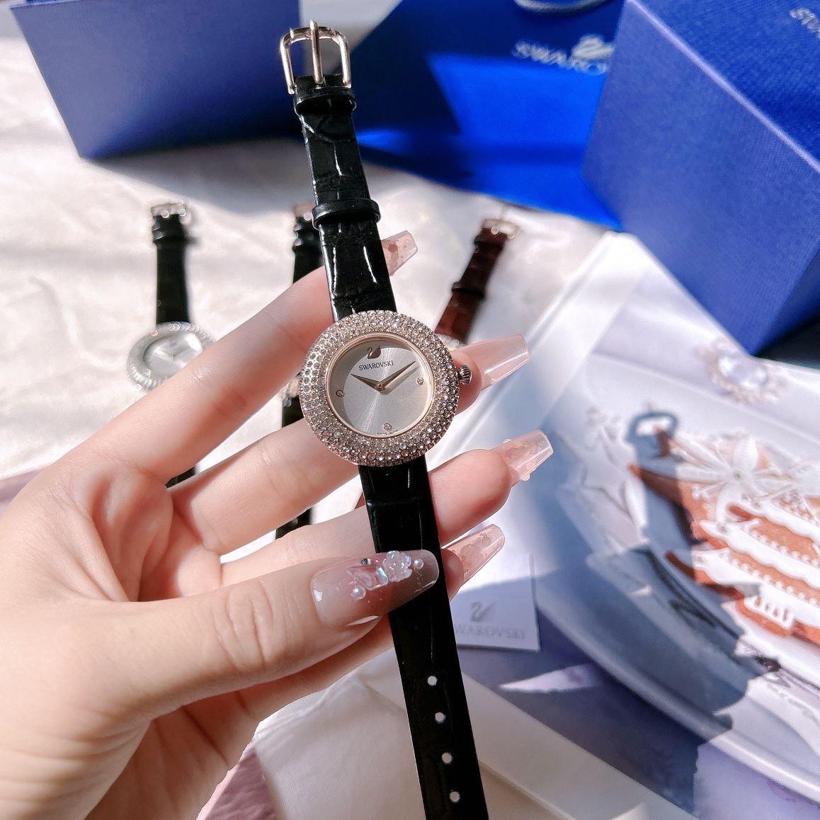 今日特価】SWAROVSKI スワロフスキー ダイヤモンド時計 きらめく