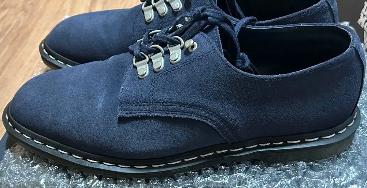 DR. MARTENS