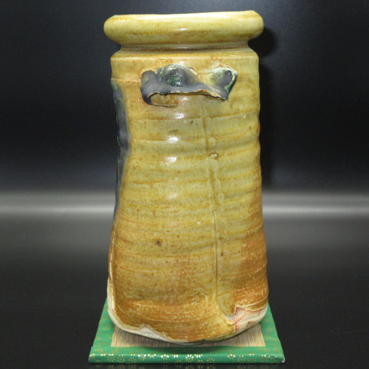 ☆陶器 美濃焼 白山窯 黄瀬戸 織部釉 耳付 飾花瓶 花器 花生 花瓶 【箱