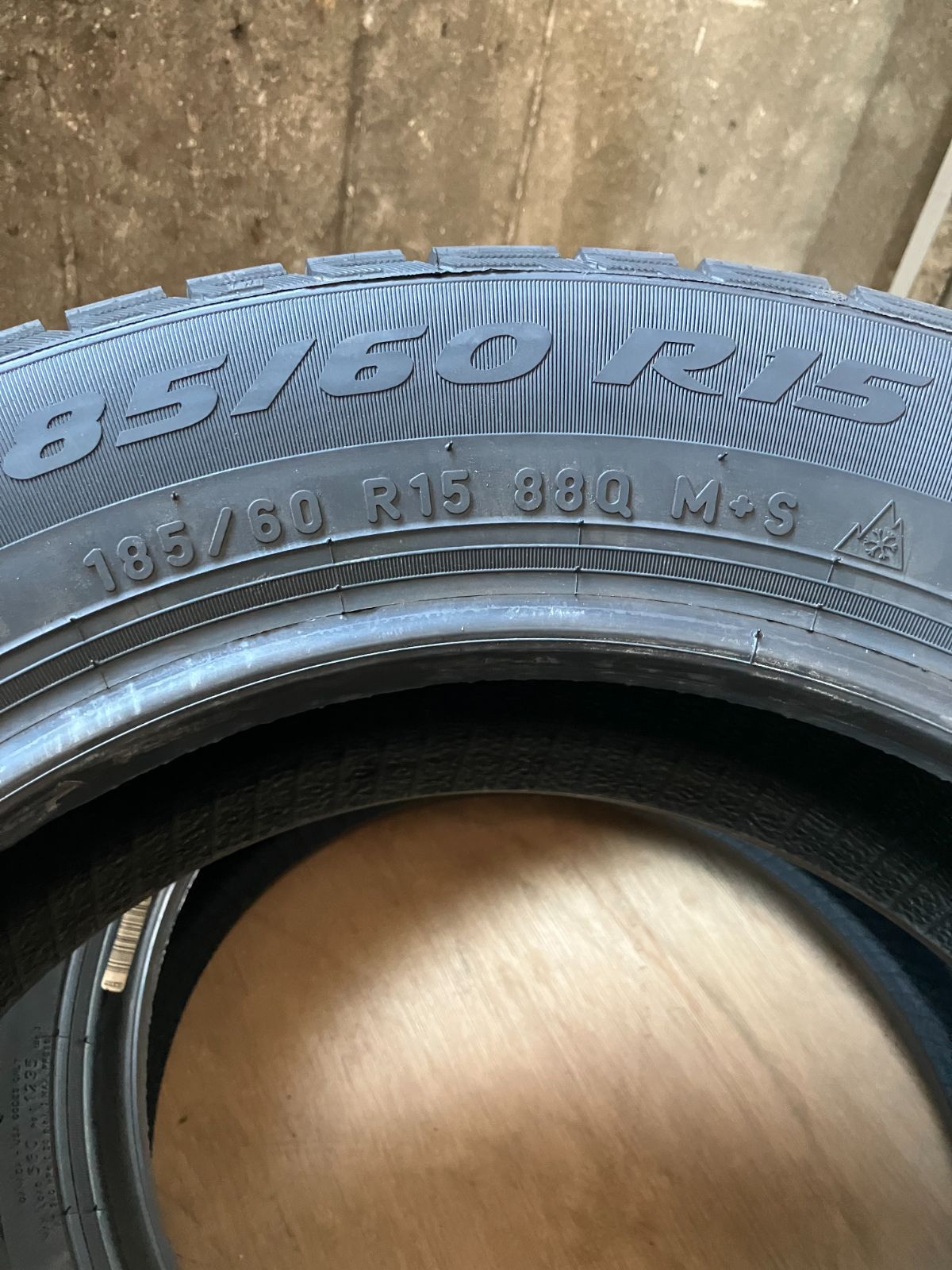 60R15 スタッドレス